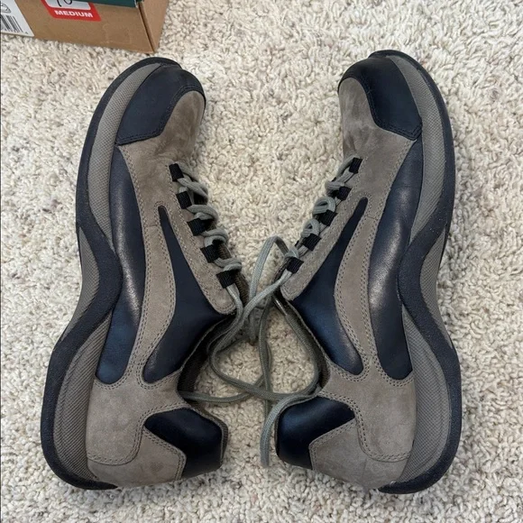 NEW Clarks Black and Stone Tan Sneakers Tennis Shoes size 10 - Picture 6 of 6